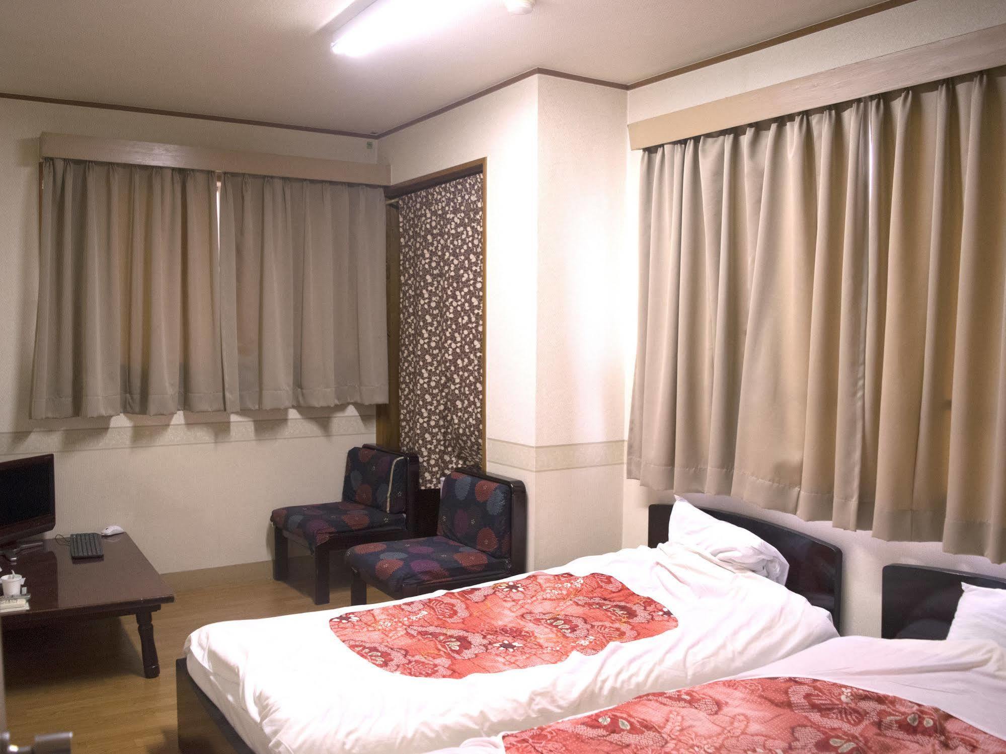 Yamabe Hotel Tenri Екстериор снимка