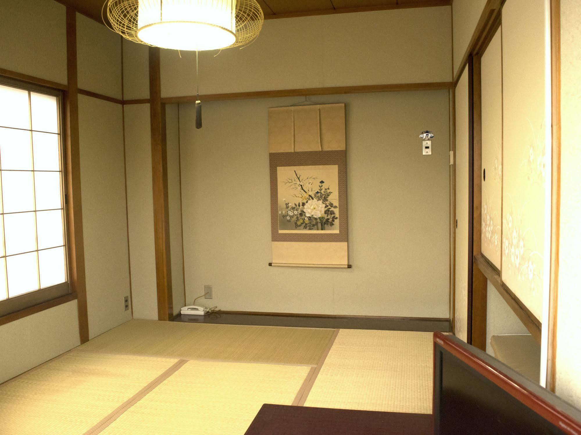Yamabe Hotel Tenri Екстериор снимка