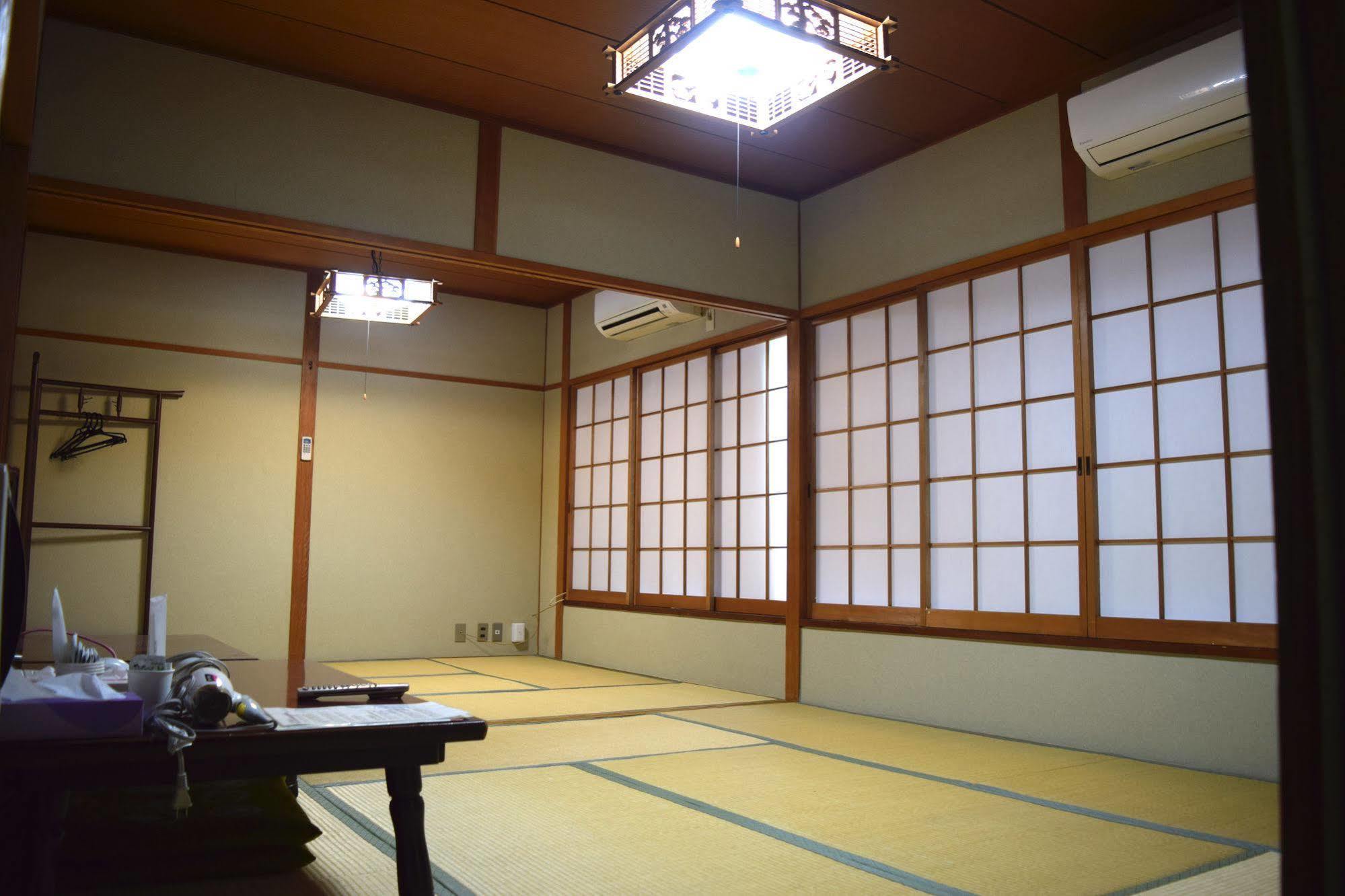 Yamabe Hotel Tenri Екстериор снимка