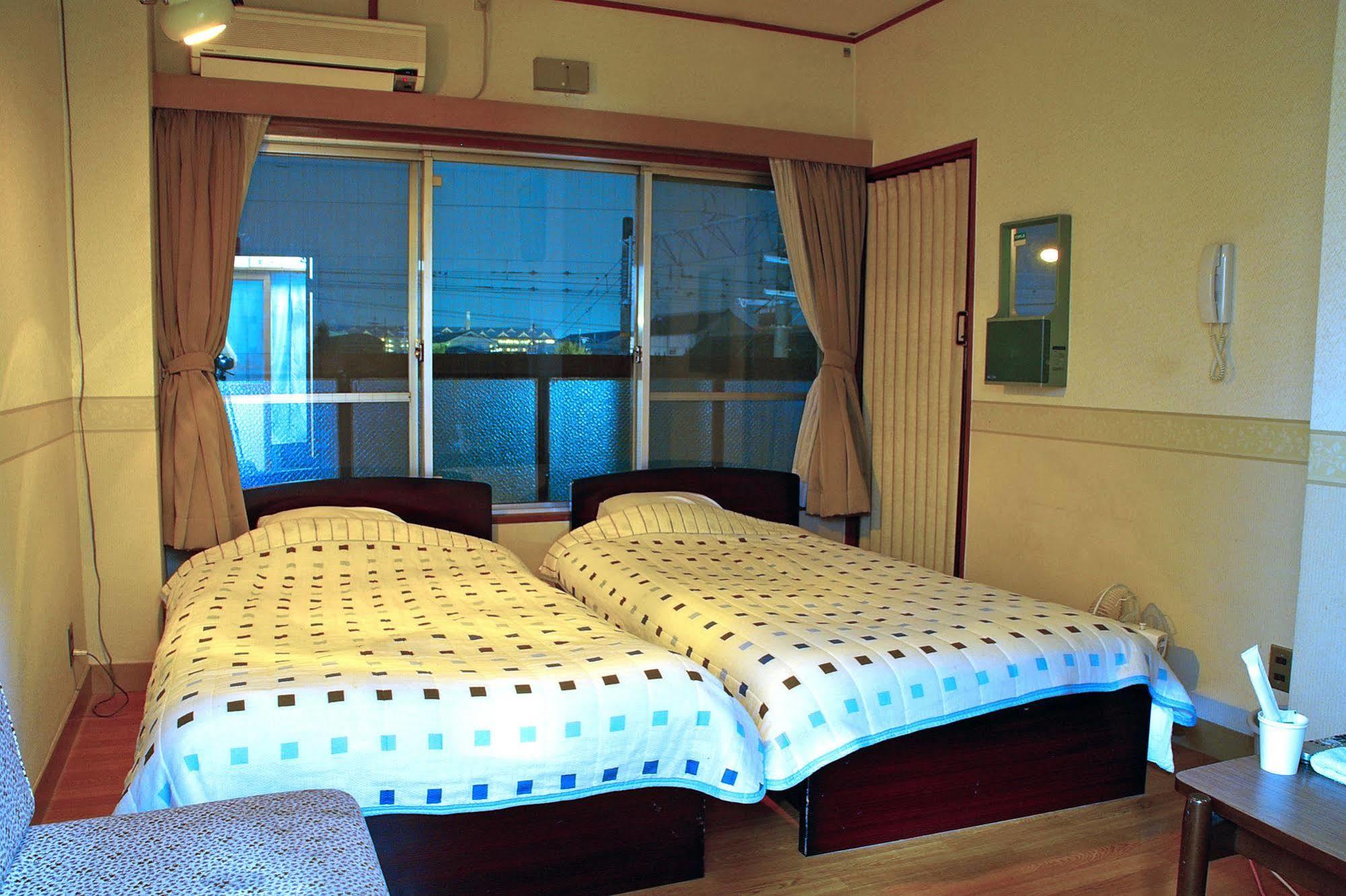 Yamabe Hotel Tenri Екстериор снимка